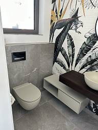 Eine Hochwertige Dusche und Gäste Wc und Fußbodenheizung im Bad  © David Halef Haustechnik
